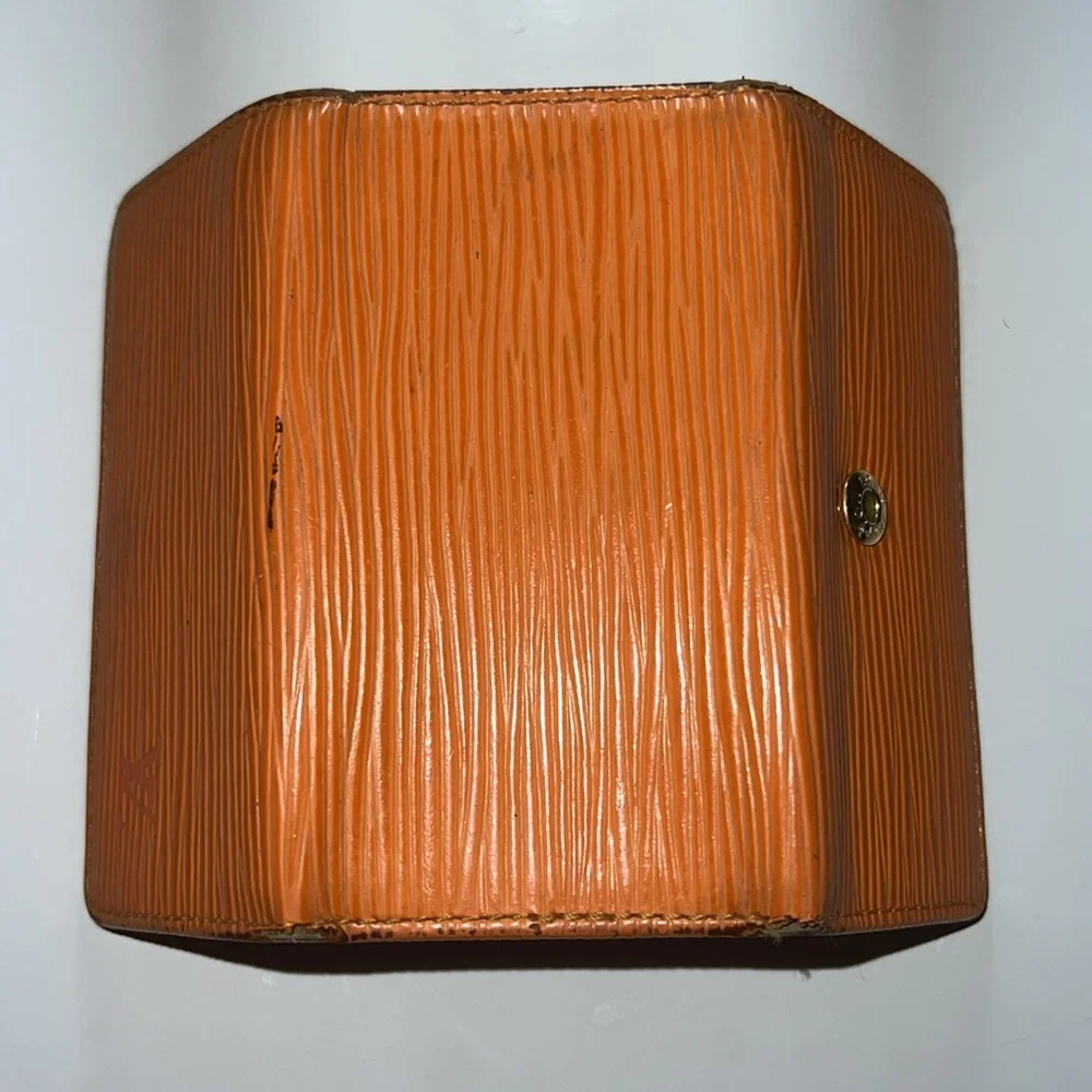 Louis Vuitton Orange Epi 4 key holder - Picture 7 of 12